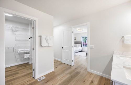 Newly Remodeled Hilltop 4B Retreat with Gym - Foto 26