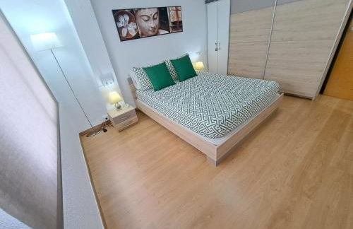 Céntrico apartamento en Valencia próximo parada de metro Ángel Guimerà - Foto 9