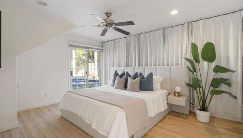 Sunlit Oasis with Heated Pool and Jacuzzi 20 minutes to Disneyland - Foto 1