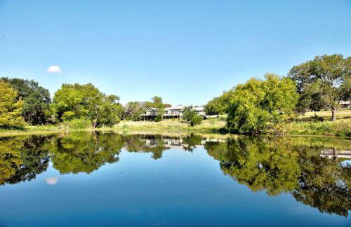 1800's Antique Log Cabin with Modern Amenities near Fredericksburg and Kerrville, Texas - Photo 13