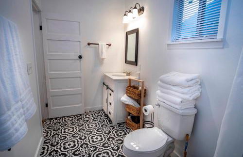 Downtown View Cozy 2br/1ba Home Sleeps 8 - Foto 24