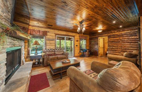 River Lodge Escape with Hot Tub - Foto 16