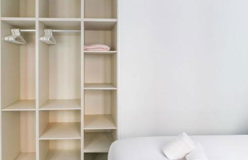 Magnificent- 2Bd 2Bth- City Center - Photo 32