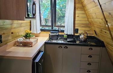 Um chalé e um riacho no meio da natureza - Foto 27