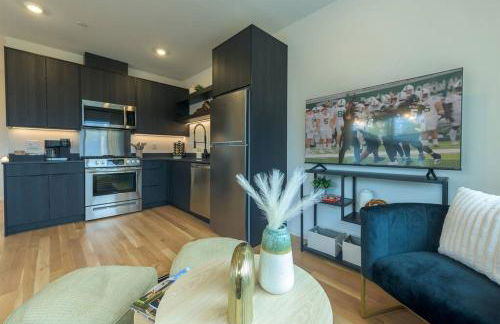 Seattle Charm, near university,3 BR,W&D, fast wifi - Photo 10