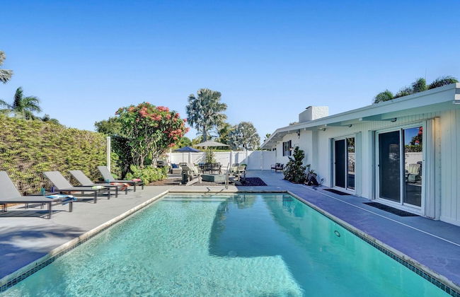 5BR with Heated Pool 5 min to Beach - Photo 38