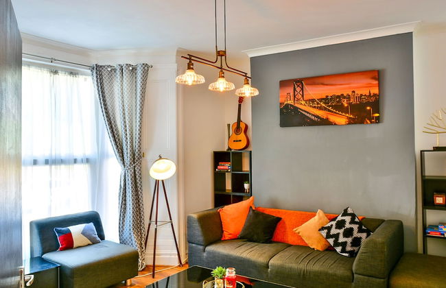 Captivating 3-bed House in Swansea Town Center - Photo 16