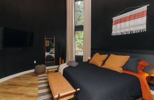 NEW Unique Stay w King Beds and Private Hot Tub - Foto 17