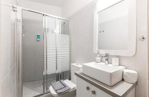 Aroma Accommodations - Photo 16