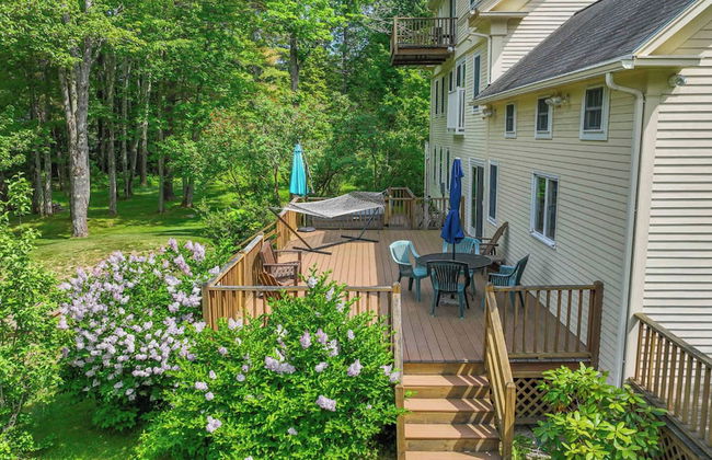 4 BDR w/ Private Hot Tub, Backyard and Deck! - Photo 32