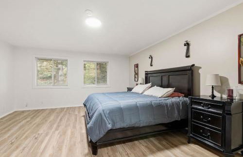 4-Bedroom Chateau in Southern Washington- Luxurious Retreat with Pond & Creek - Foto 31