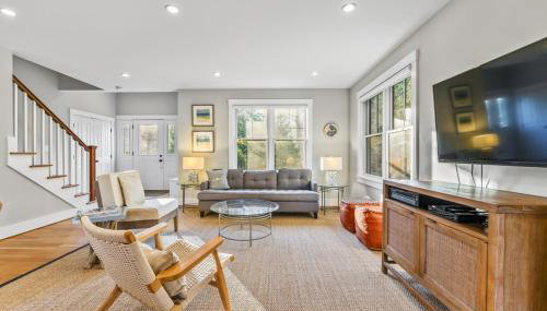 Modern Family Home Walkable to Town - Foto 2