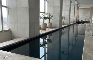 Studio moderno com vista incrível e garagem - Foto 13