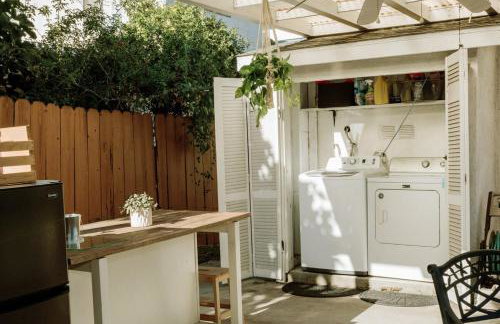 Serene Silver Lake 1 bedroom 1 bathroom Back house With Private Backyard - Photo 52