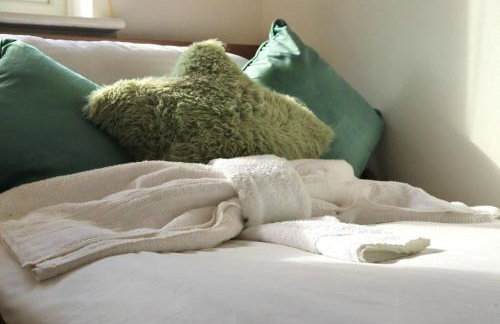 Heathrow Modern House with Parking & Fast WiFi - Foto 22