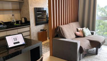 Apto lindo e completo com piscina em Itajai - Foto 4