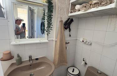 Benalbeach Beauty- Sunny studio with ocean views, balcony, and windows in every room - Foto 14