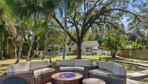 Hideout on the Hillsborough is a Gorgeous Renovated 3BR Pet Friendly Home on the Hillsborough River located in the North End of Seminole Heights - Foto 2