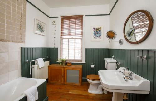 Minster House - Group Hot Tub - Photo 32