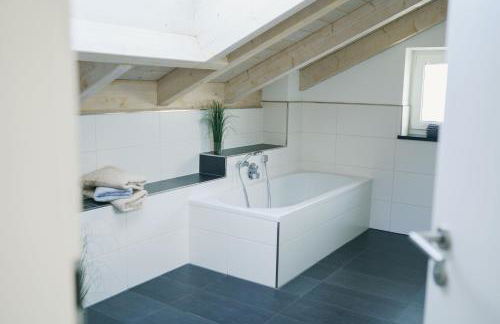 Lichtdurchflutete Wohnung mit großer Dachterrasse - Foto 26