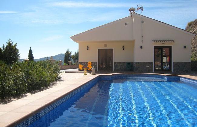 Independent Villa With Private Pool on an Estate in Sayalonga Costa del Sol - Photo 1