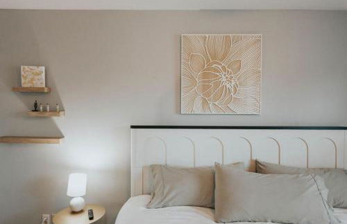 Beautiful Updated Home with Pool - Foto 2