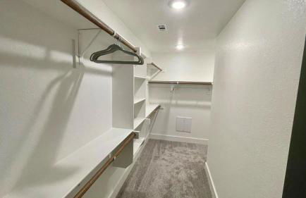 Loop, New Luxurious Large 3BR House, Sleeps 11 with Free Parking - Photo 42