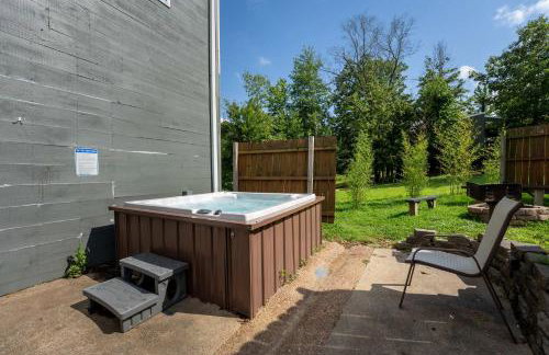 Cloud 9 Cabin with an indoor pool hot tub & fire pit - Foto 31