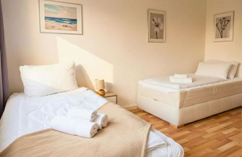 Modernes 5-Personen Apartment mit kostenlosen Parkplätzen, Boxspringbetten, WLAN, 3x TV, vollausgestatteter Küche - Foto 10