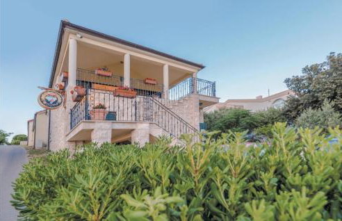 1 Bedroom Awesome Apartment In Kolan - Photo 4