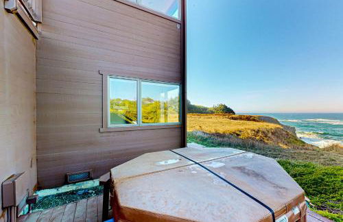 Oceanfront Retreat Close to Activities & the Beach - Photo 17