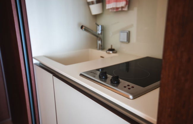 Car by Side - Photo 20