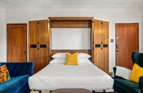 Visit the Beach from a Historic Downtown Apartment - NRP21-00092 - Foto 14