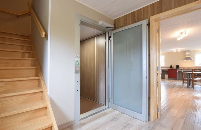 Superb Villa With a Large Garden - Photo 2