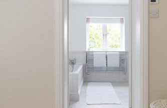 Stunning 5BR Home With Pool - 5 min to Beach - Foto 68