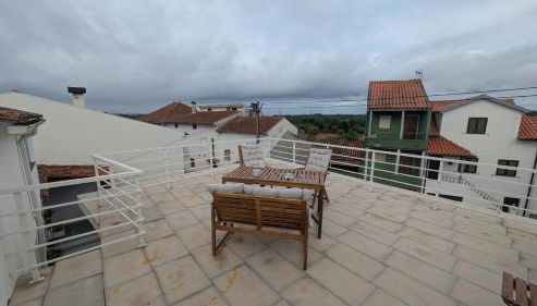 Starlight Villa with Rooftop Terrace near Coja - Foto 2