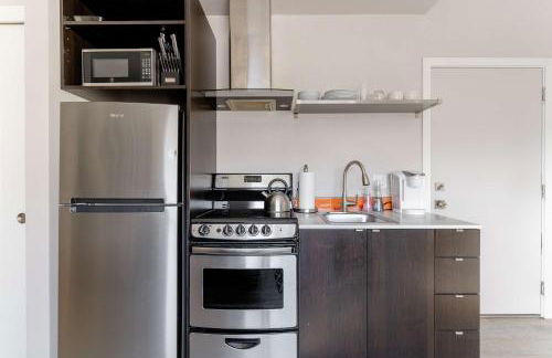 Stay Portland - Modern Portland Studio - Food Carts & Local Shops - Photo 9