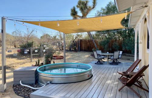 10 minutes to JTNP - Sauna, Hot Tub, Cold Plunge Saltwater Pool, Telescope, Fireplace and Views - Foto 27