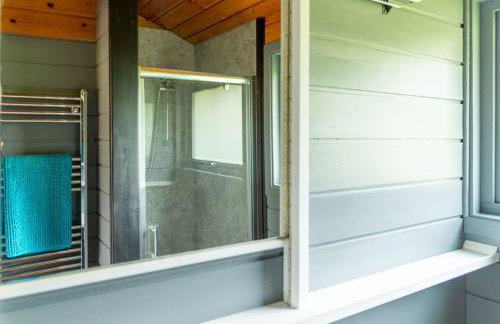 Chalet Lodge 6 - Hot Tub Lodge by Interhome - Foto 31