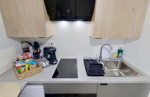 Stylish Modern Studio Near MediaCityUK & Manchester Centre - Free Parking - Sleeps 2 Enjoy - Foto 5