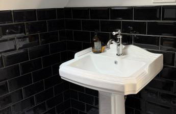 Art and Elegance, Family Friendly 2Bedroom Apartment near Frankfurt Airport, Free Parking - Foto 10