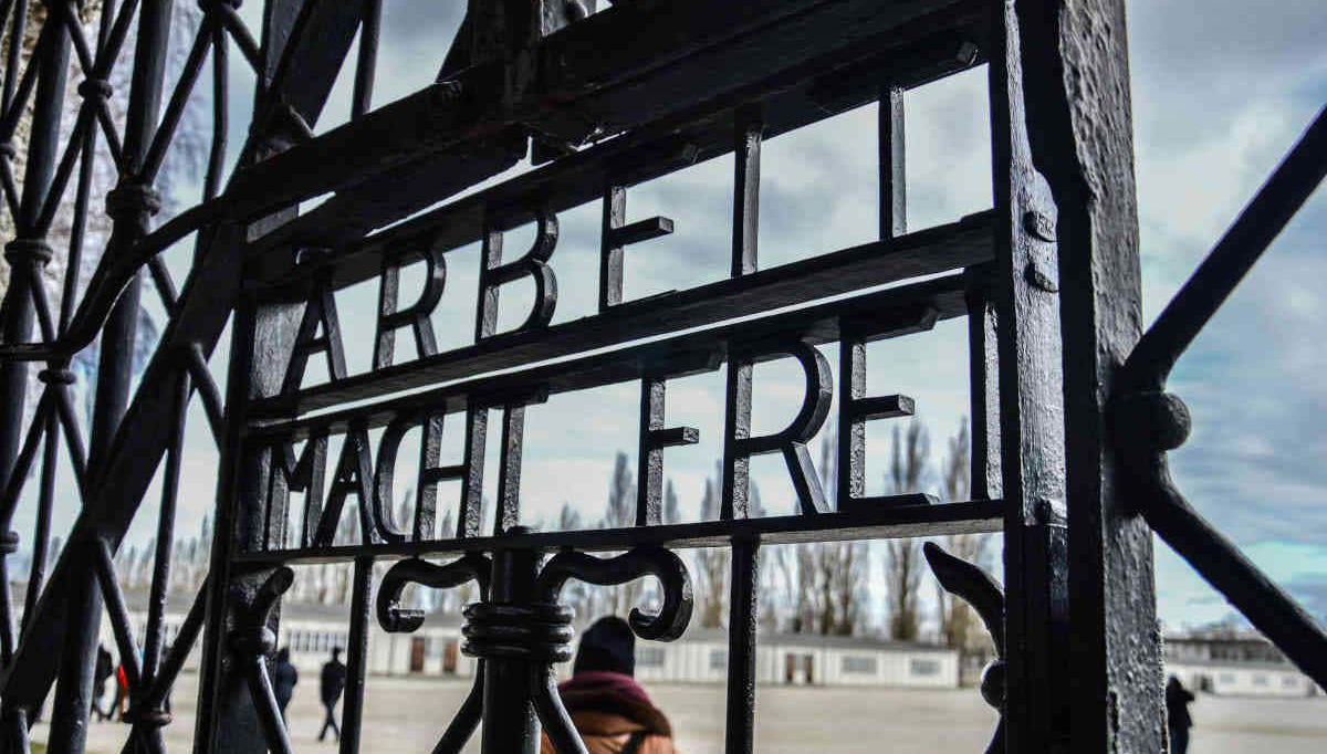 Les grilles métalliques de Dachau