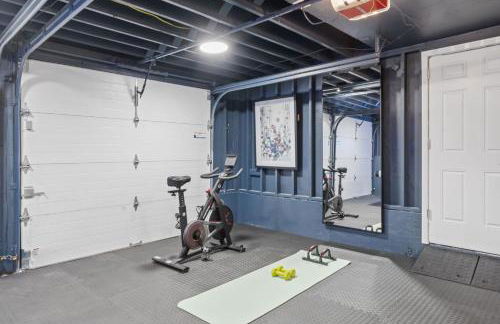 Spacious Modern Retreat w Game Room and Yard - Foto 55