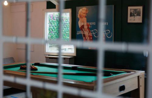 The Farmhouse with two hot tubs - Foto 33