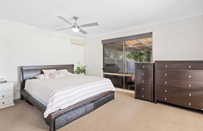 Waterfront Canal Escape in Burleigh - Photo 3