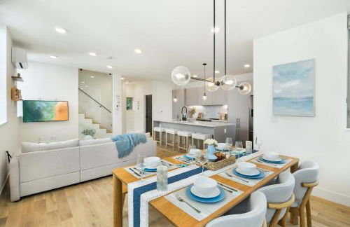 Ocean-Inspired 3B Modern Retreat w Kids Room - Foto 21