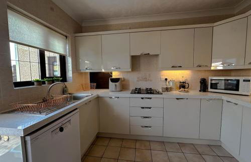 Maesllan - A Spacious Holiday Home in Porthcawl - 5 bedrooms, sleeps up to 10 people - Foto 43