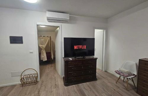 Gloria House - Photo 1