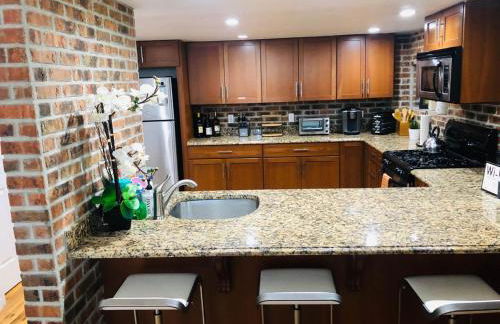 UPDATED Amazing Bi -Level Condo minutes from water views of New York City - Foto 16