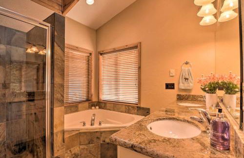 Duck Creek Village Chalet with Fire Pit and Decks - Foto 25